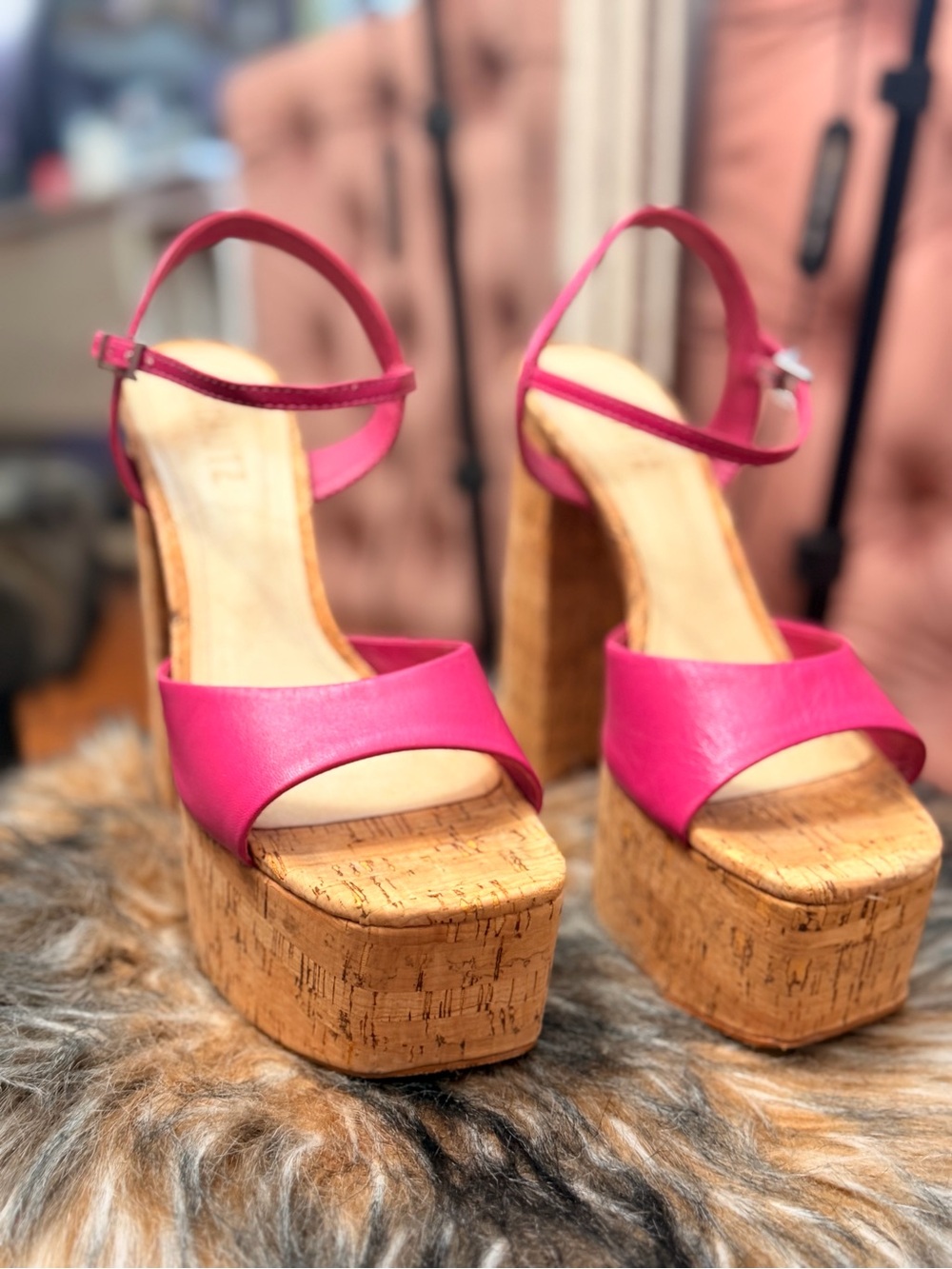 SHUTZ nwt bright fushia pink and cortz platform heals